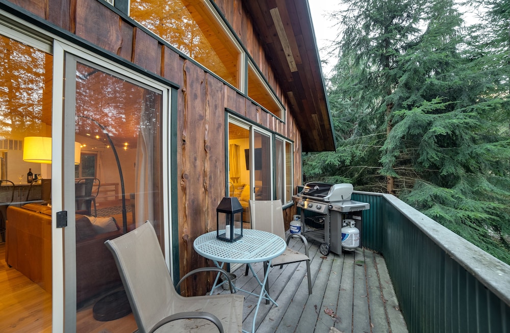 Mt. Baker Lodging Cabin 54 – Mt View, WiFi, Sleeps 6! by MBL