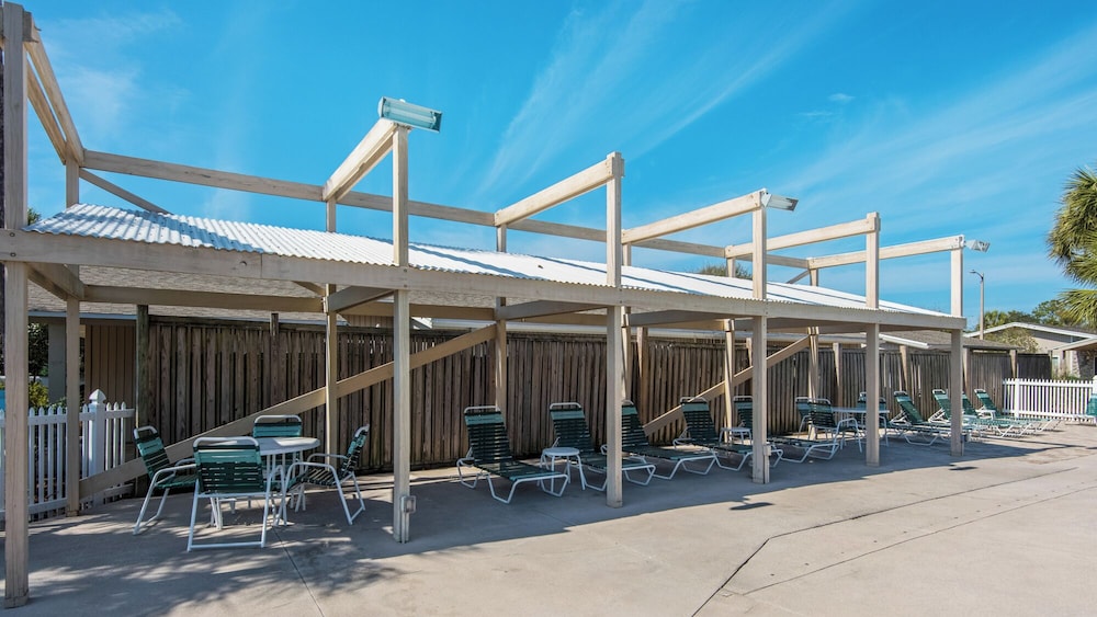 Sleeps 8 w/ Resort Pools, Tennis, Golf & Beach Access + Attraction Tickets!