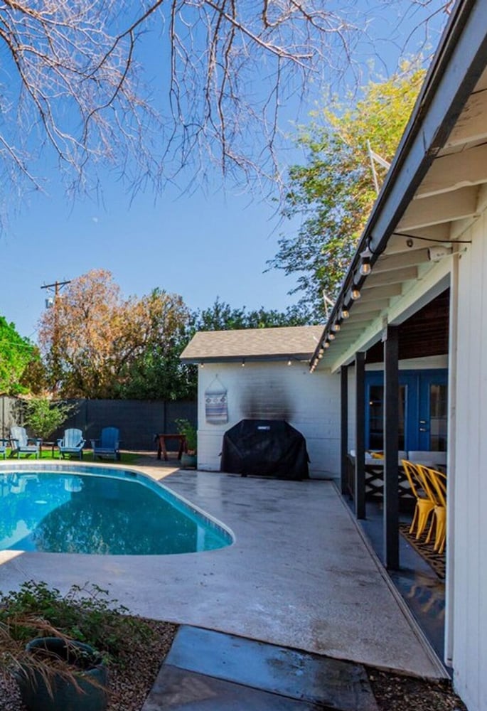 Desert Diamond Oasis Private Pool Bar Games