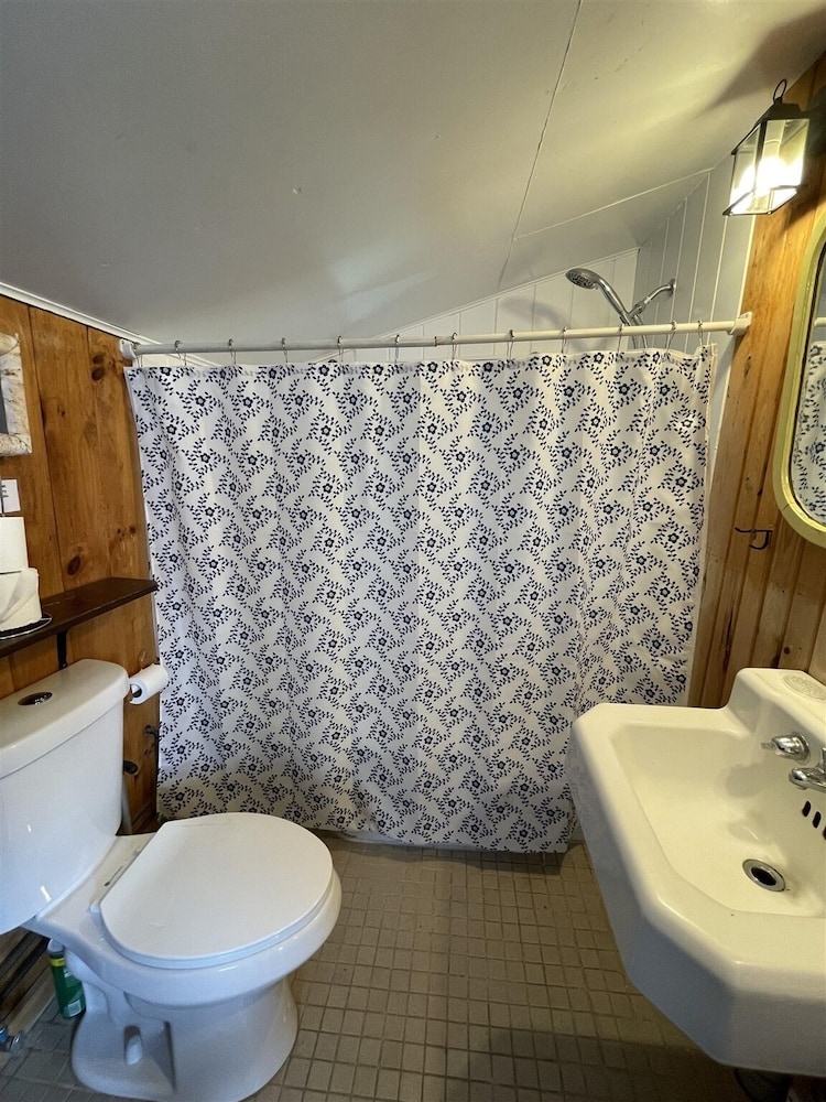 Friendly Inn Limit 5 3 Bedroom Cottage view 3