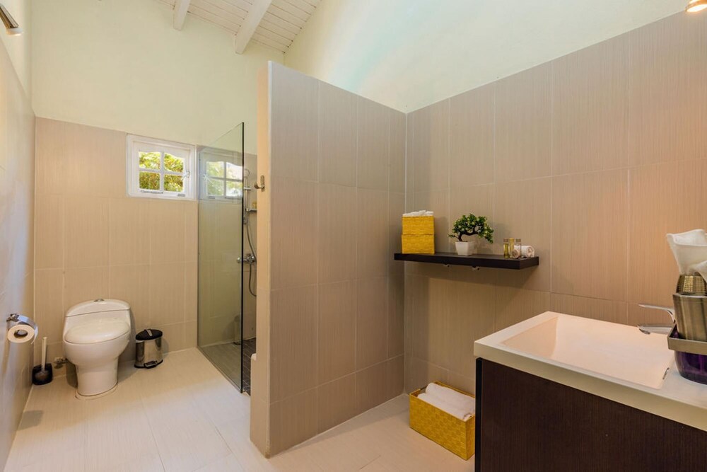 Sleeps 16 Palm Beach - 6BR Villa w Private Pool