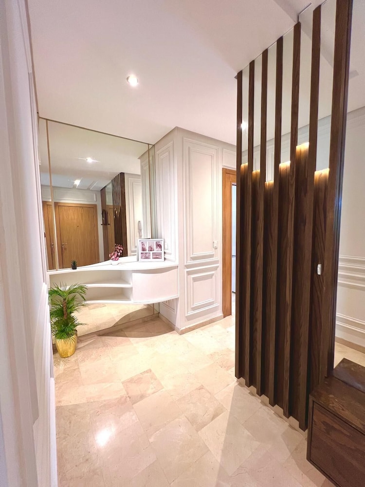 3 bedrooms apartment in secure Résidence