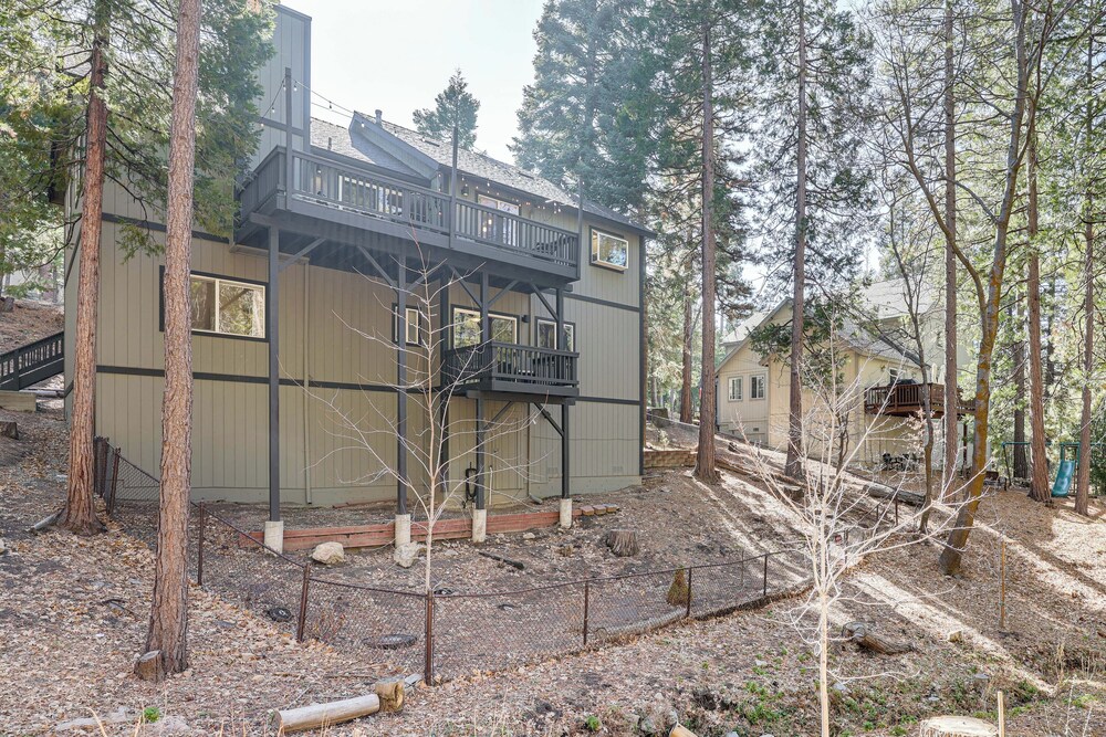 Swim, Hike, Ski & Unwind: Lake Arrowhead Retreat!
