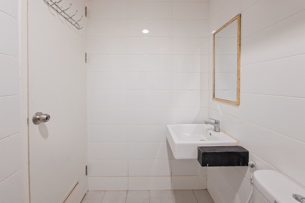 Basic Studio Room Apartment At Tuscany Residence