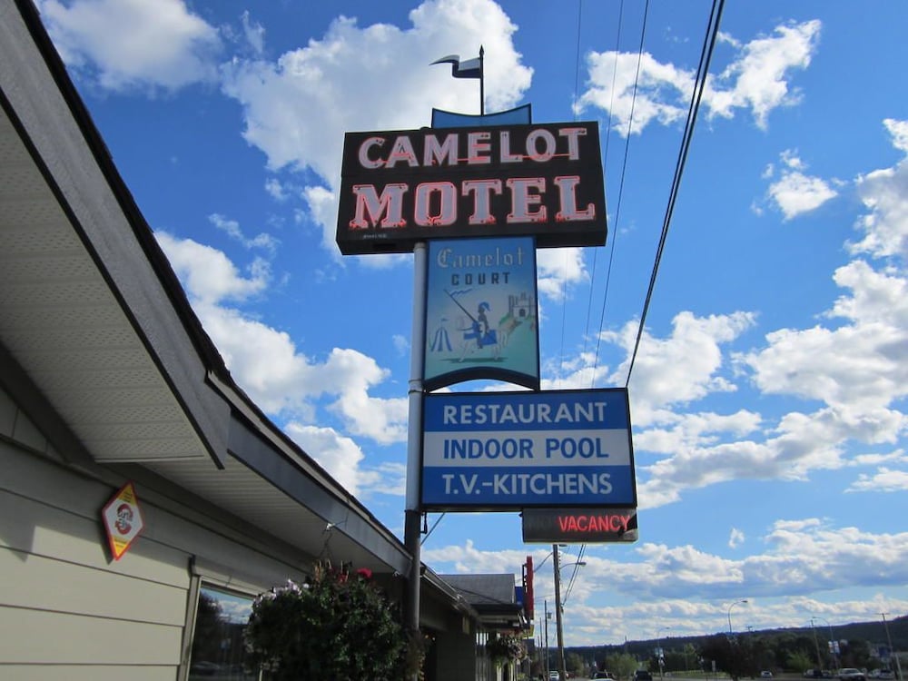 Camelot Court Motel - Image 1