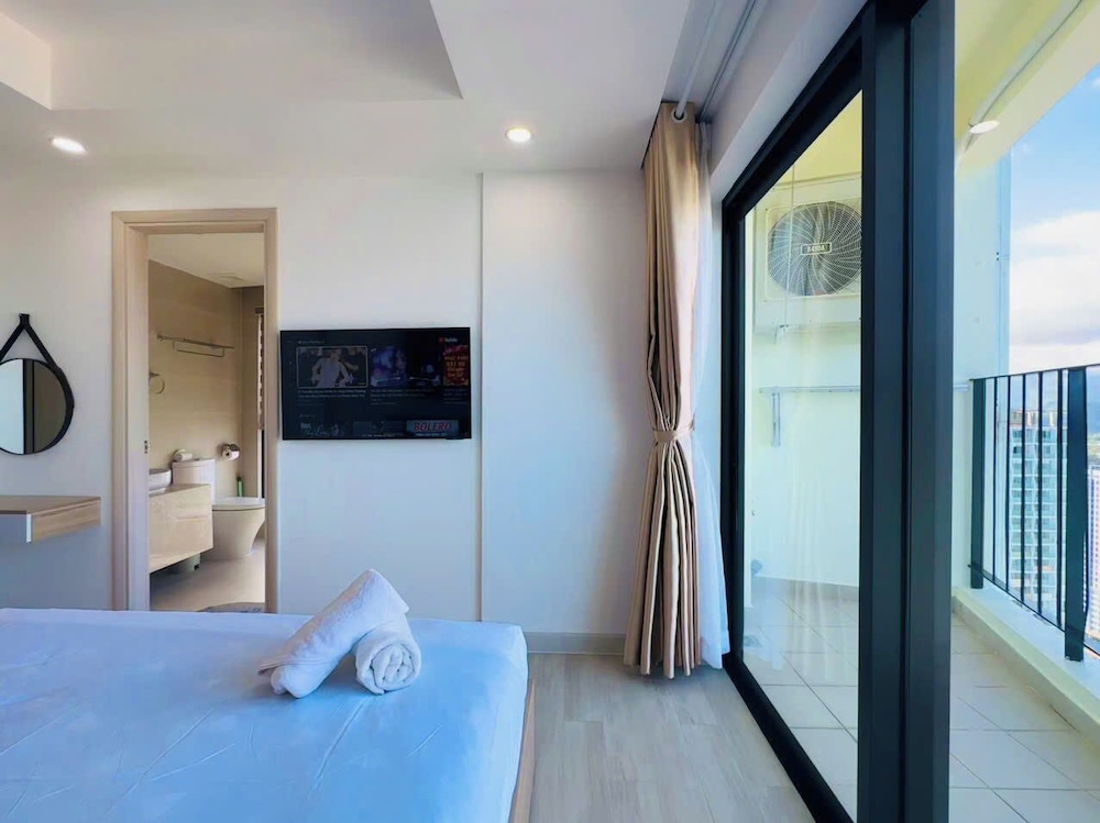 Gold Coast Balcony Serviced Apartment