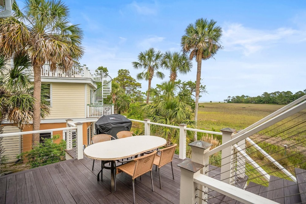 Elegant, Marsh-front 5-bed, 4-bath Home, Sleeps 12
