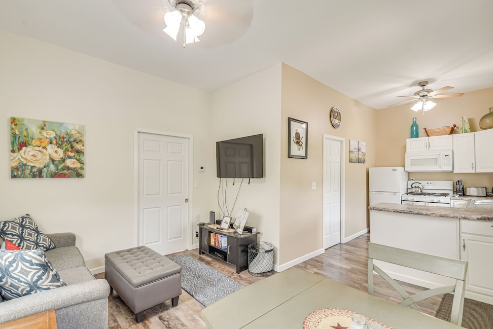Mississippi River Retreat w/ Views: Walk to Water