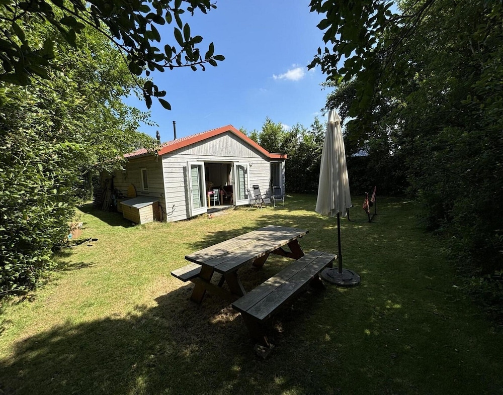 Renovated Bungalow With Garden for Families