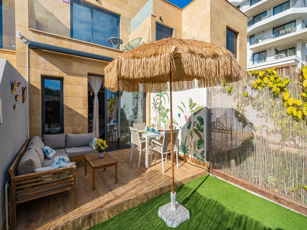 Villajoyosa Home With Shared Pool