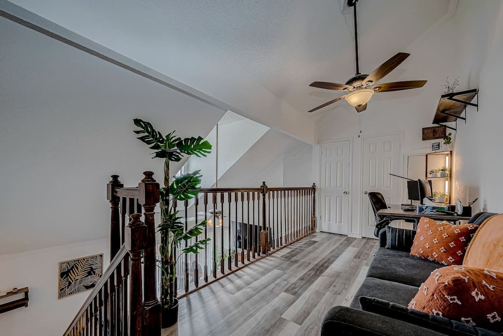Upscale 1BR Condo in Med Center