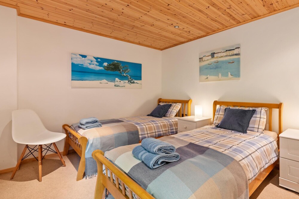 Lodge 5 Longbury - Luxury Lodge Woodland Views Restaurant and Spa Facilites