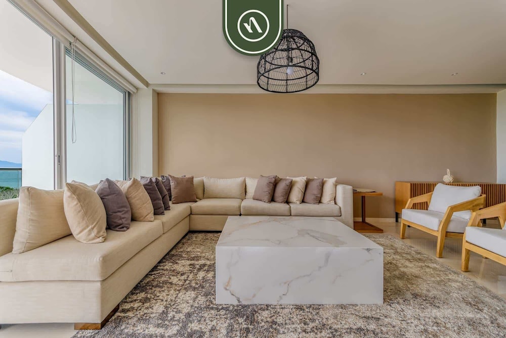 New 3BR Condo - Oceanview Terrace - Private Beach