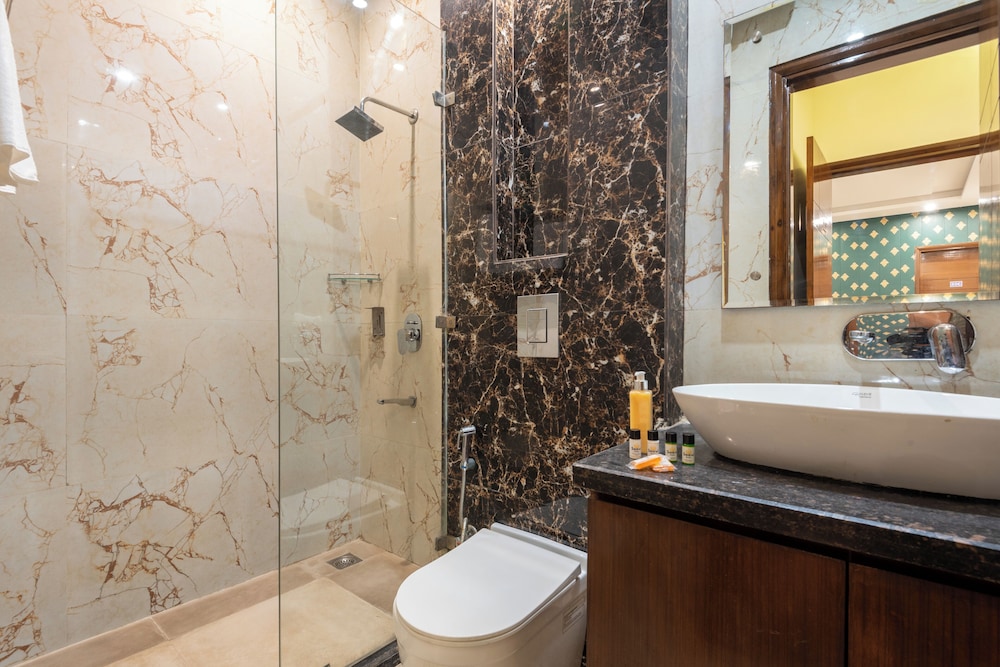 Saavi Hotel Sector- 46