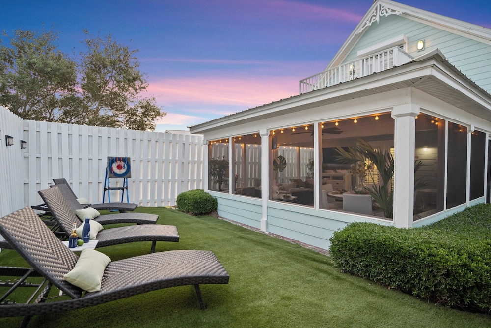 Newly Renovated! 2-min Walk to the Beach The Coastal Cottage by Avantstay