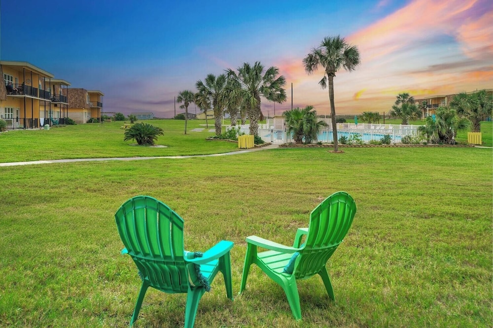 Beach Boardwalk Access, 2 Pools, Pickleball/tennis Beach Bliss by Avantstay view 5