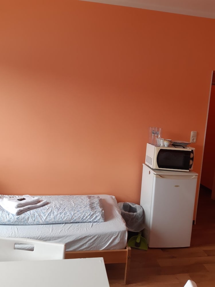 2-Rent Group Hostel Rooms&Apartments TUB19A