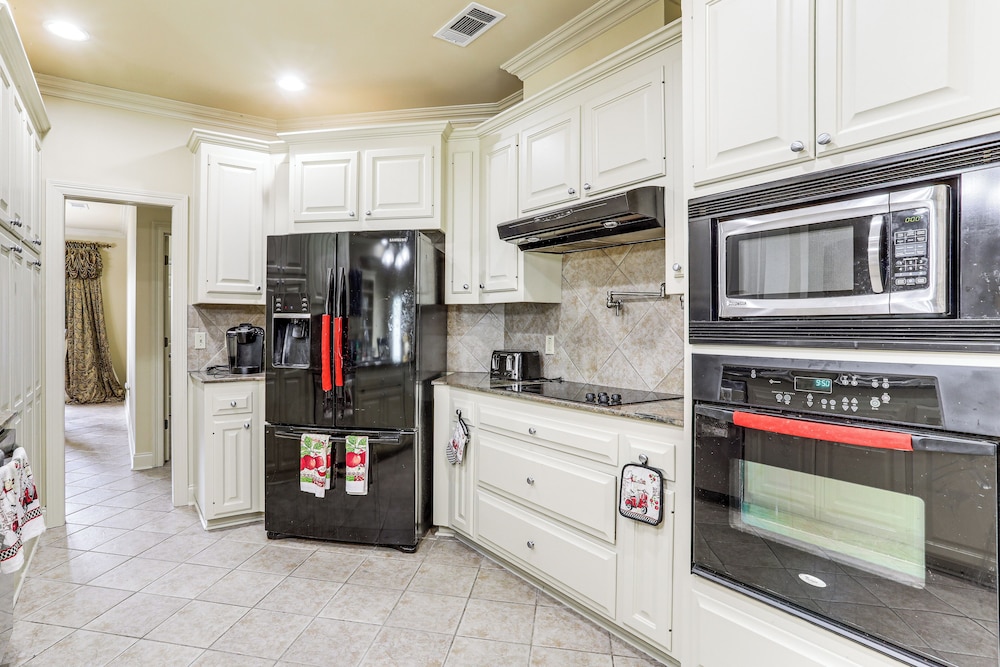 Family Retreat w/ Patio & Yard in Zachary