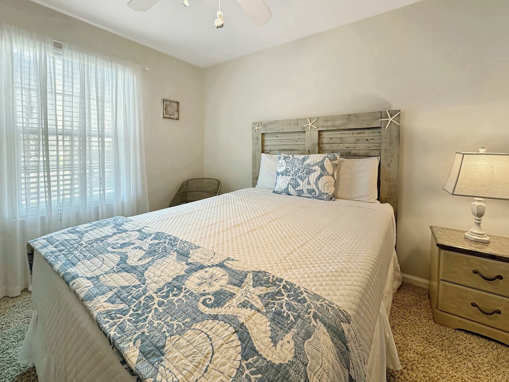 Coastal Retreat - Stay for 6!