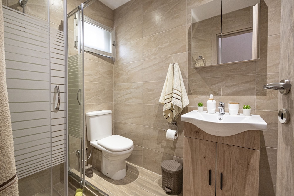 Marialena Apartment by Rentalspro photo 5