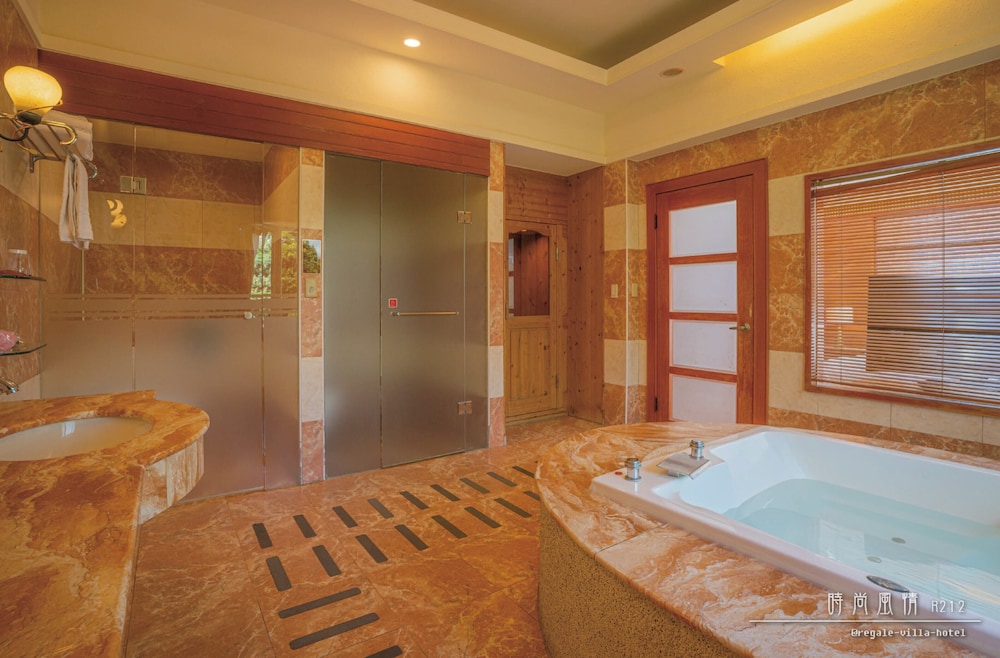 Regale Villa Hotel