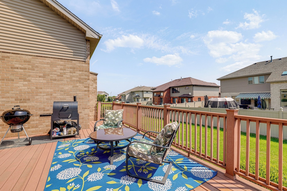 Game Room & Deck: Family Home in Chicago Area!