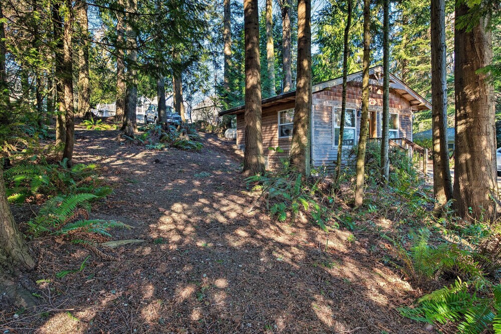 Puget Sound Escape: Private Beach & Oversized Deck view 2