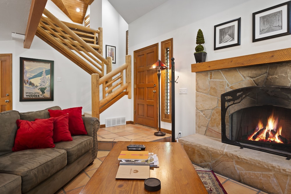 Deer Lake Village at Deer Valley Resort - Four Bedroom Condo with Hot Tub #2478 4 Condo