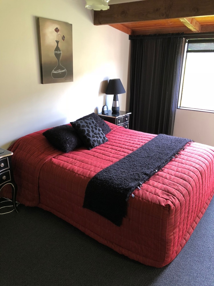 Chartre' Manor Bed & Breakfast
