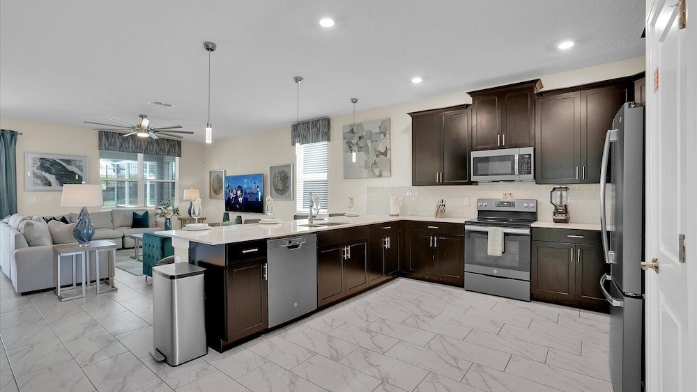 Championsgate 8 bedroom, Game room, Pool, Theater 8 Home