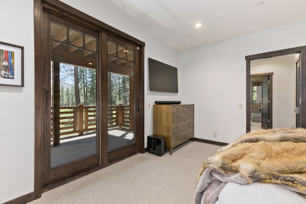 Gray Bear #86 4 Bedroom Home by RedAwning view 5