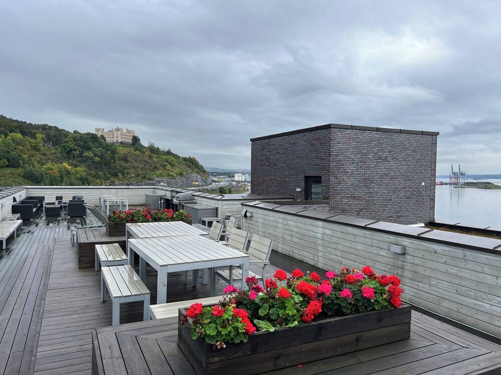 Stylish Seaview 4 Beds Central Apartment Sorenga