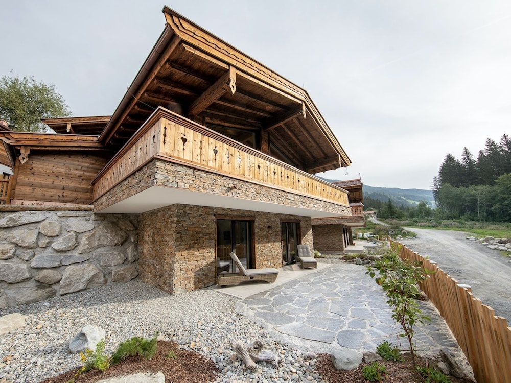 Luxury Chalet with 2 Bathrooms near Small Slope