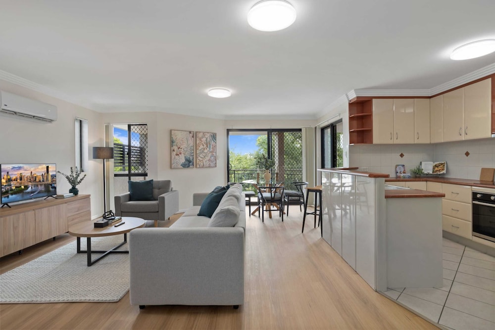 Comfy 2-bedroom Family Apartment With Free Parking