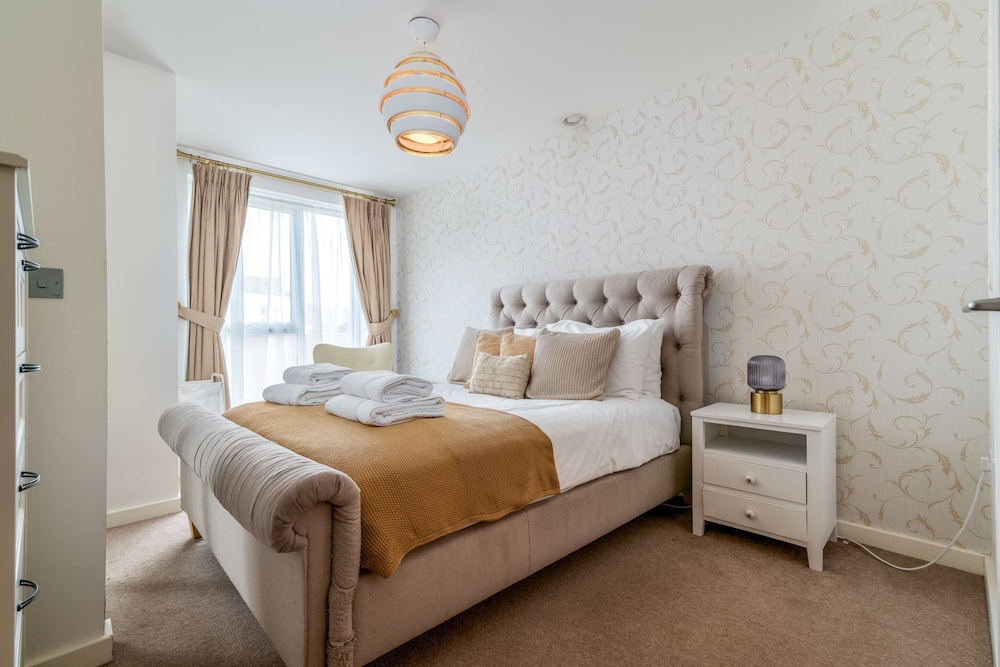 Gorgeous Wembley Flat view 5