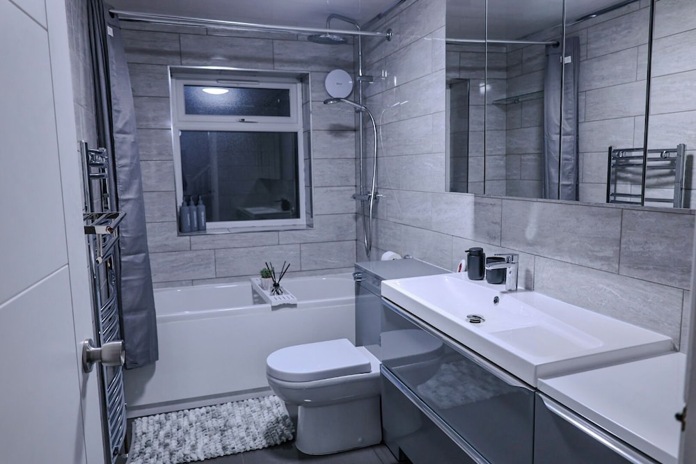 Sleeps17 Bliss 7-bedroom Luxury Escape Birmingham