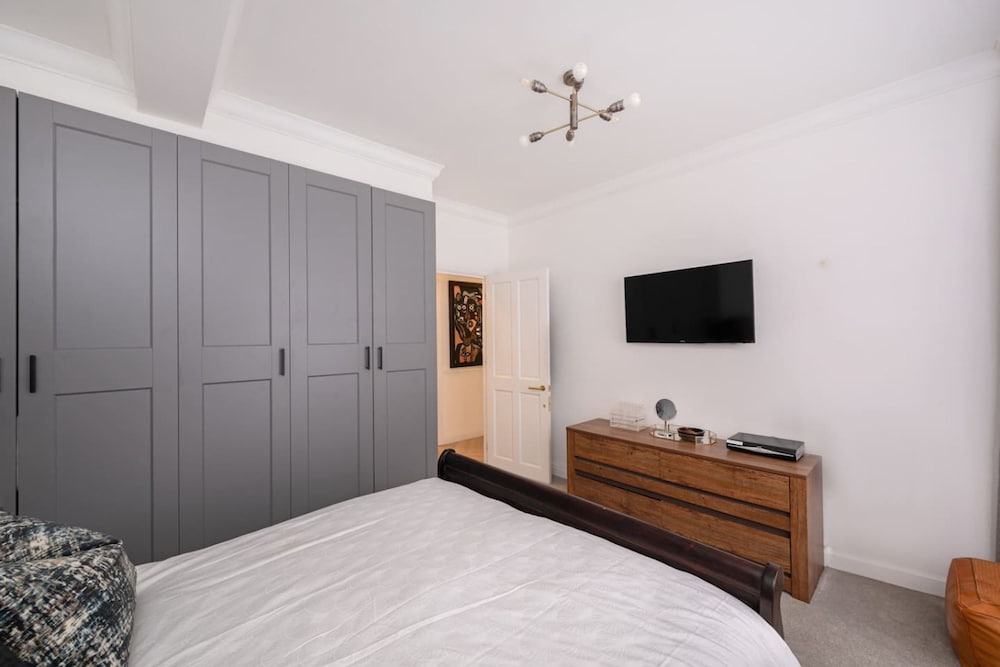 Luxury 3-bed Marylebone Home Security Elevator