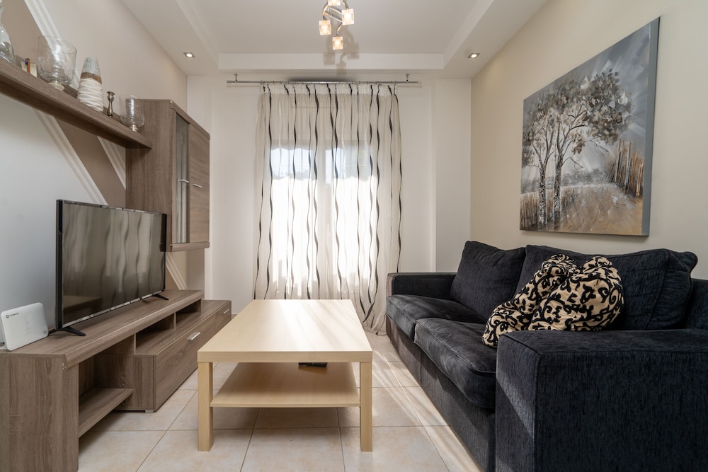 Kountouriotou New Quiet and Central Apt