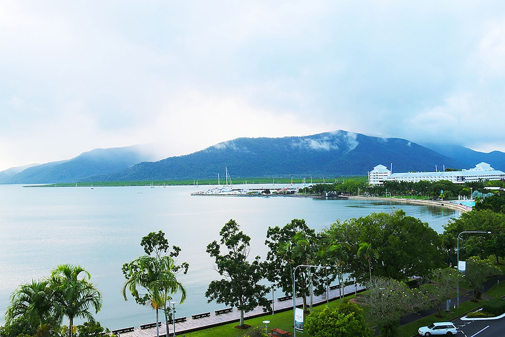 Cairns Aquarius