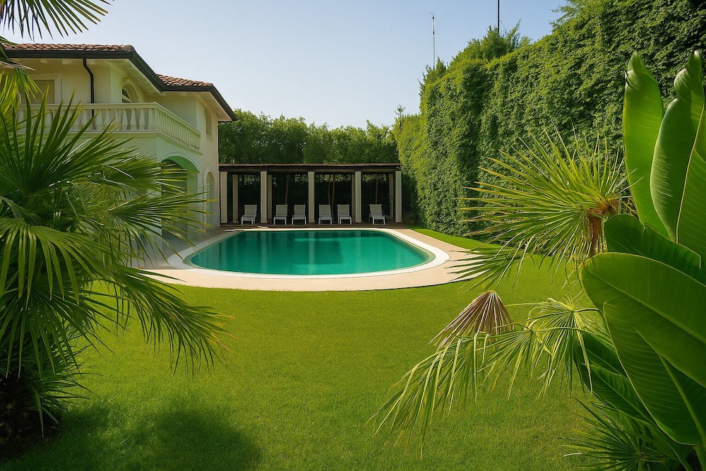 Villa Forte dei Marmi Pool & Garden