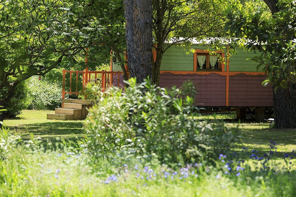 Domaine de Rhodes - Locations de Vacances / Vacation Rentals