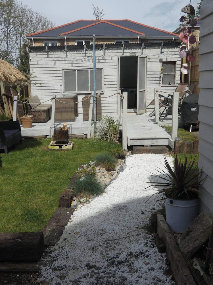 Isle Escape Retreat- Sleeps 4, Garden & Games Room