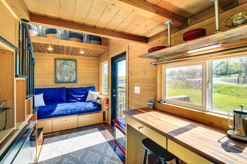 Abingdon Vacation Rental Tiny Home on 10-acre Farm view 3
