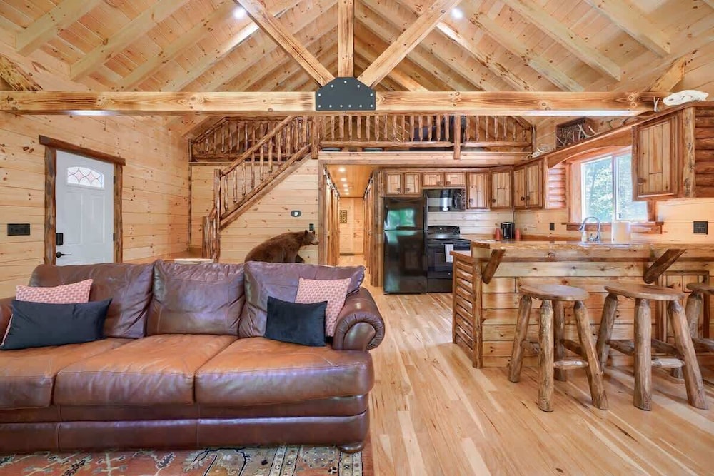 Seven Pines Cabin - Secluded in Hocking Hills