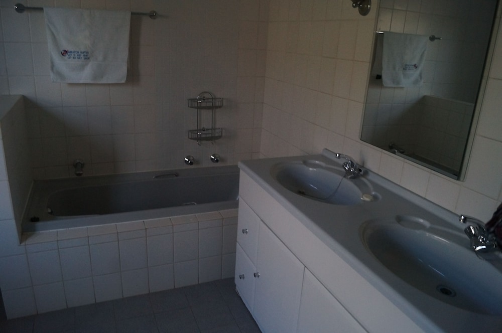 Miraton Eastgate Suites