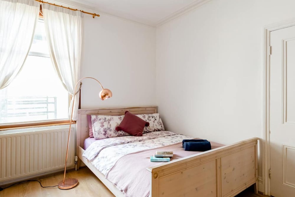 Stunning 2-bed Apartment in Dartford view 3