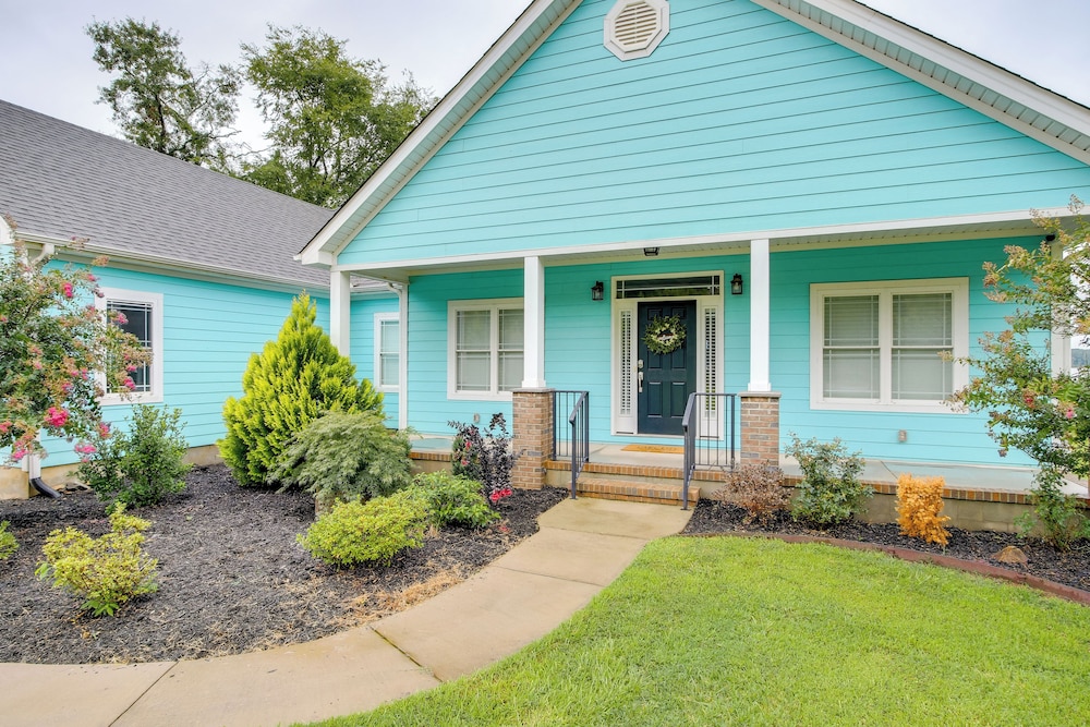 Lakefront Home w/ Hot Tub & Dock in Cross Hill!