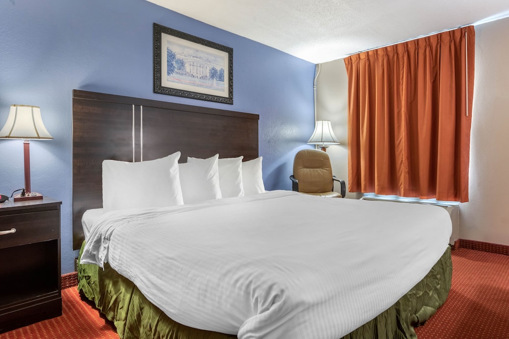 Lancaster Vacations - Rodeway Inn - Property Image 11