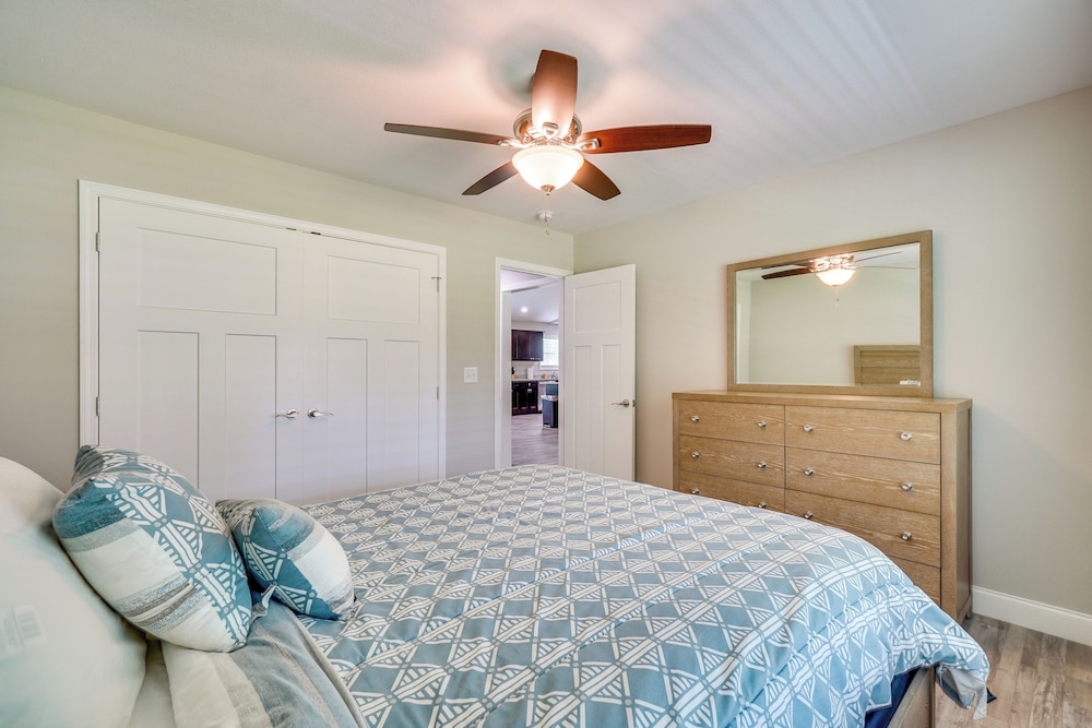 Wraparound Porch: Home Near Dtwn Crossville!