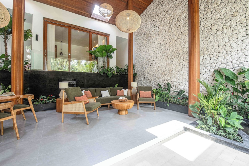 Luxury 2BR Retreat Jungle View Near Ubud Center